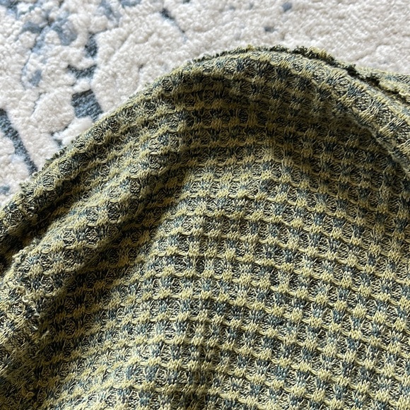 Green Long Sleeve Crop Top - Picture 3 of 4